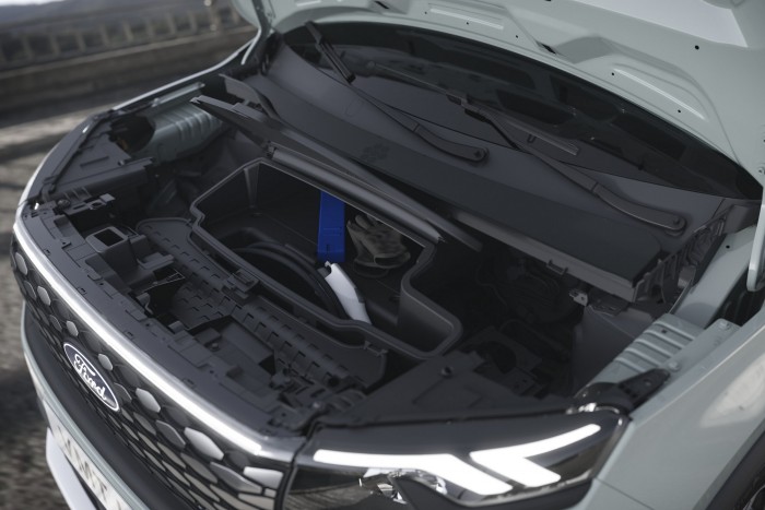 Terepjárónak füllenti magát a családi autó 7