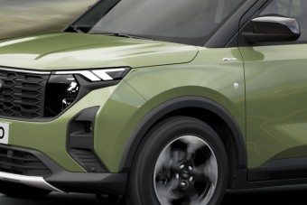 Terepjárónak füllenti magát a családi autó