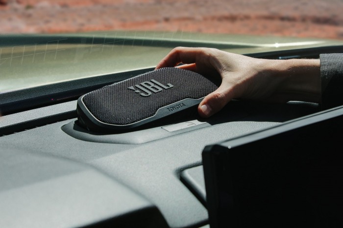 Rendkívüli megoldásokkal érkezik a legújabb Toyota 19