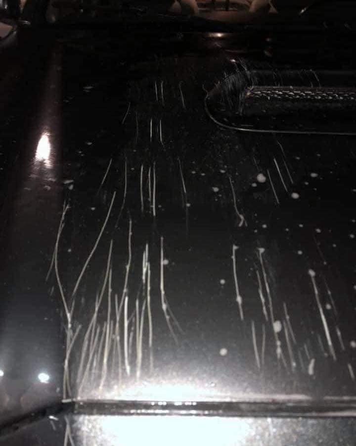 Pokoli látvánnyal szembesült a tulaj az autómosás után, fémig karcolta valami a fényezést 1
