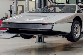 7000 órát feccöltek egy több mint 40 éves autóba