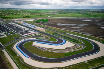 Új pálya épült a Balatonnál, ex-F1-es próbálta ki először