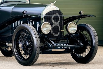 Maga a négy keréken száguldó történelem ez a 100 éves autó