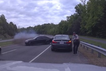 Mit sem sejtve ellenőrzött a rendőr, amikor becsapódott a BMW-s