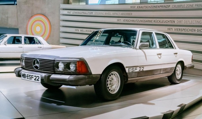 Ez a furcsa tanulmány minden modern, biztonságos Mercedes ősatyja 1 | Vezess Ez a furcsa tanulmány minden modern, biztonságos Mercedes ősatyja 1