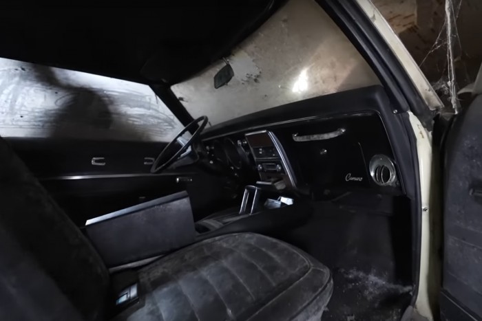 Kinyitották egy elhagyatott kastély pincéjét és “kincset” találtak 3