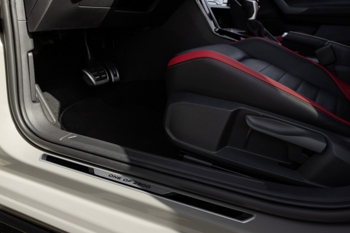 Szülinapos kiadás készült a sportos kisautóból 7 | Vezess Szülinapos kiadás készült a sportos kisautóból 7