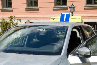 Máris belenyúltak a középiskolások ingyenes jogosítványába