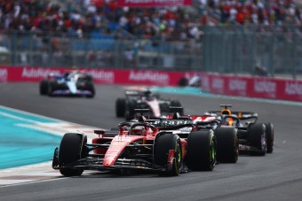F1: Elhalasztotta nagy fejlesztését a Ferrari