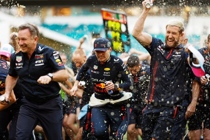 F1: Verstappen mindenkit nevetségessé tett