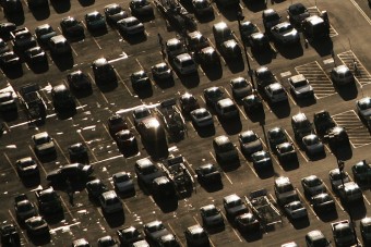 Már nem tudják hová tenni az elhagyott autókat