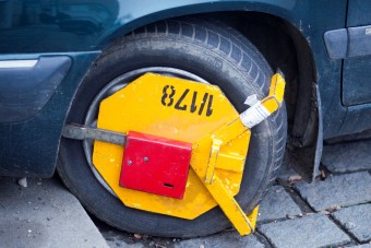 Van, aki 300 oldalas levéllel akarja megúszni a parkolási bírságot