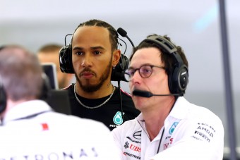 F1: Wolff meglepődött, de nem haragszik Hamiltonra