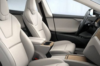 Mállik, foszlik, hámlik a vegán bőr egyes Teslák belterében