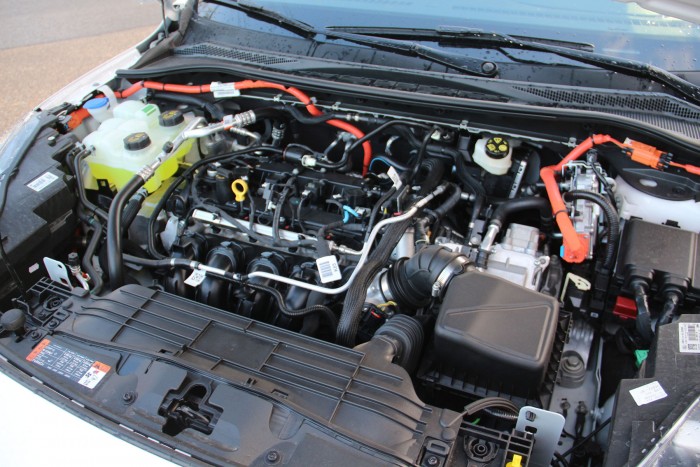 Hibrid Fordot a Toyota helyett? 9