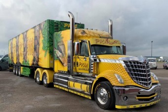 Ez az amcsi csőrös járja Európa útjait