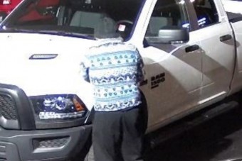 400 autót karcolt össze egy kereskedésben