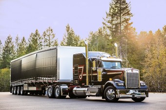 Elképesztően dögös csőrösökkel rukkolt elő a Kenworth