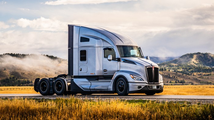 Elképesztően dögös csőrösökkel rukkolt elő a Kenworth 2