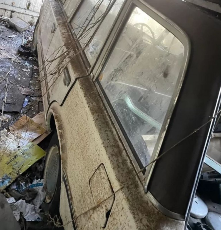 Olyan Ladát találtak egy lepukkant pajtában, amilyet nem sűrűn látni 2