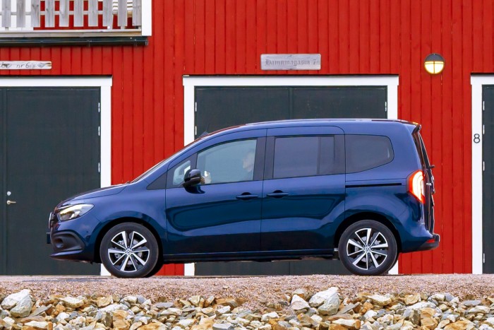 Praktikus villanyautó a Mercedestől 8