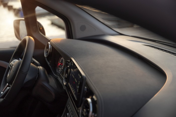 Praktikus villanyautó a Mercedestől 9