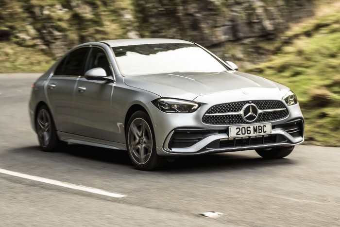 Hanyagul szereltek össze magyar gyártású autókat 13