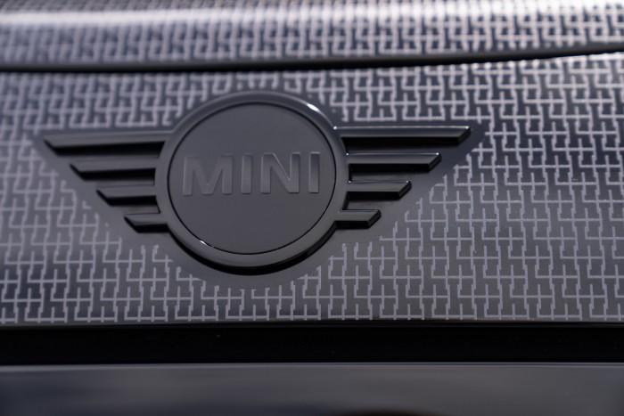 Két dolgot nem tud a legújabb Mini 6