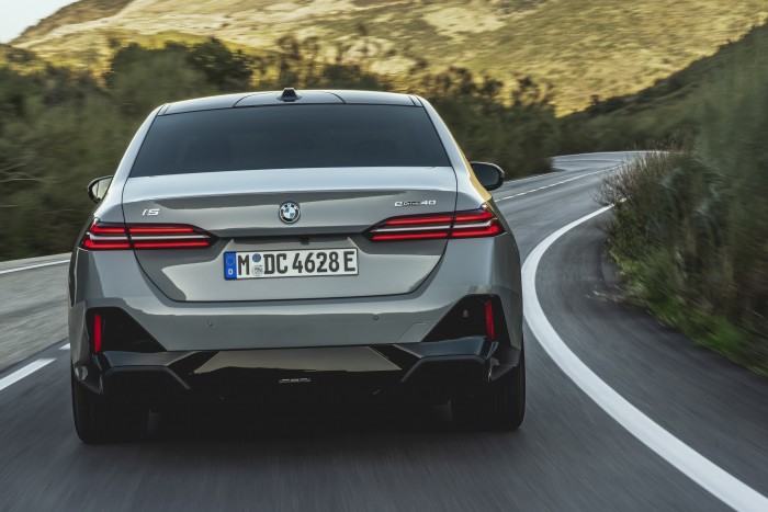 Sokaknak fog fájni, ahogy a legújabb BMW Európába jön 8