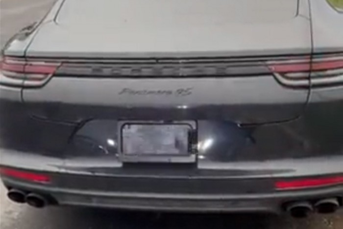 Furfangos rendszámtakarót fogtak a rendőrök