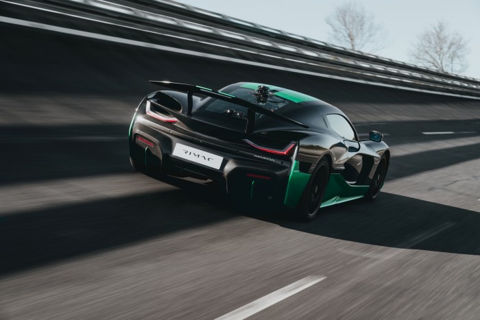 Közel két tucat rekordot döntött meg egy nap alatt az 1900 lóerős hiperautó 3 | Vezess Közel két tucat rekordot döntött meg egy nap alatt az 1900 lóerős hiperautó 3