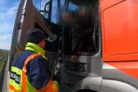 Rommá büntették a román kamionosokat a határon 1