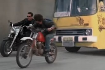 És akkor a Terminátor beszállt egy Ikarusba...