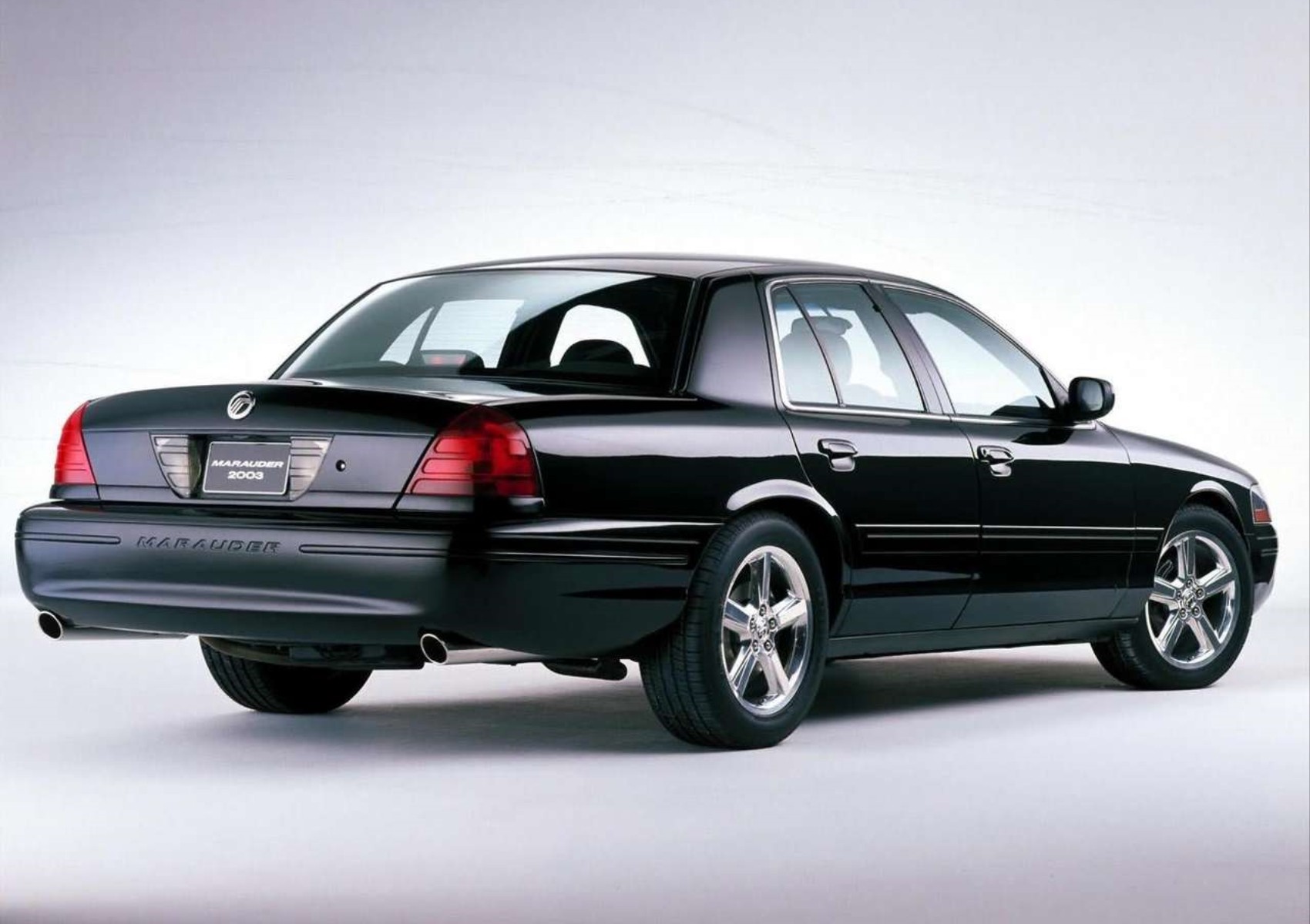 Sokaknak ismeretlen, pedig tipikus amerikai V8-as rendőrautó ez a típus is 2 | Vezess Sokaknak ismeretlen, pedig tipikus amerikai V8-as rendőrautó ez a típus is 2