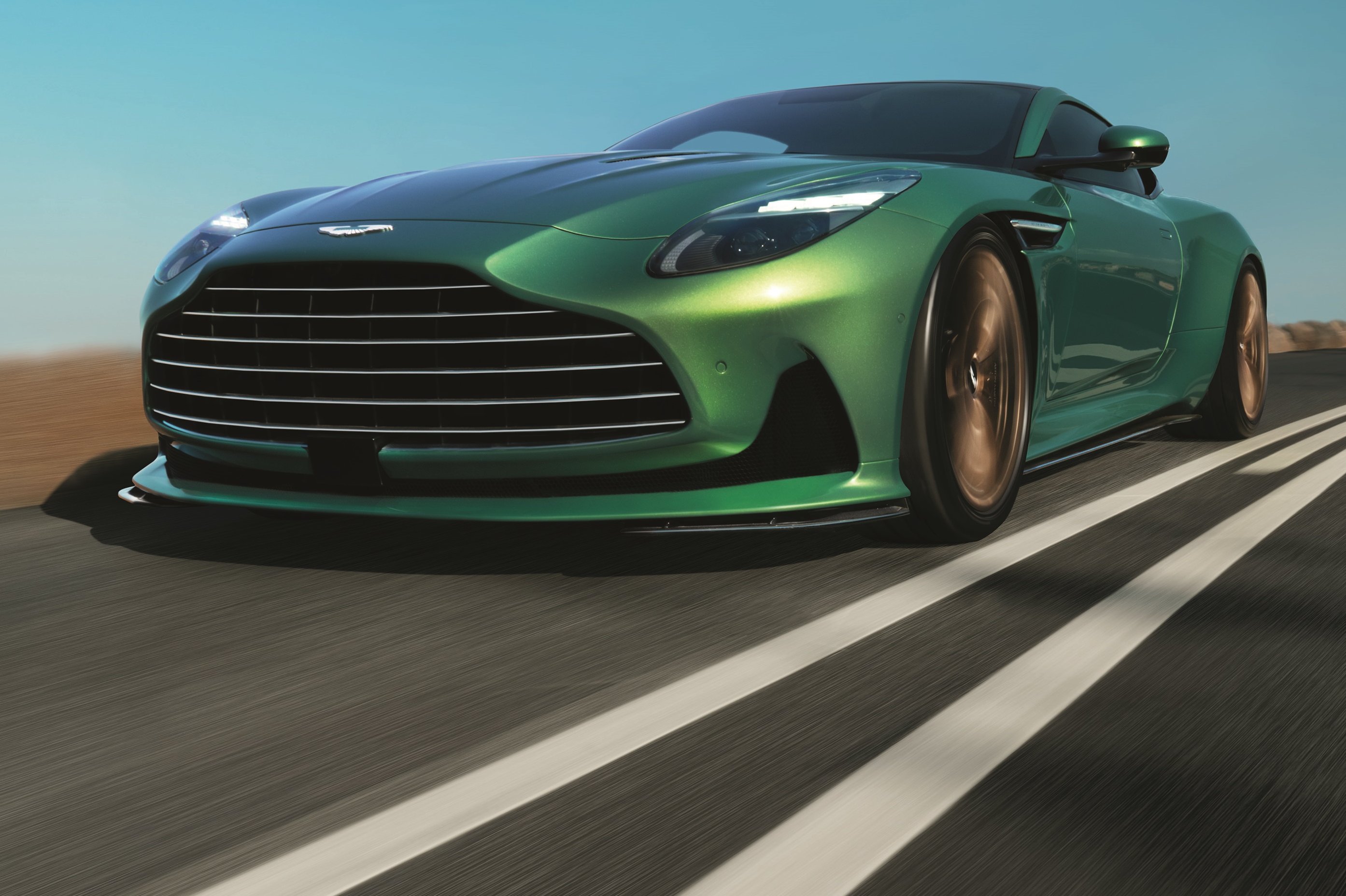 Benzinzabáló csoda maradt a legújabb Aston Martin 4