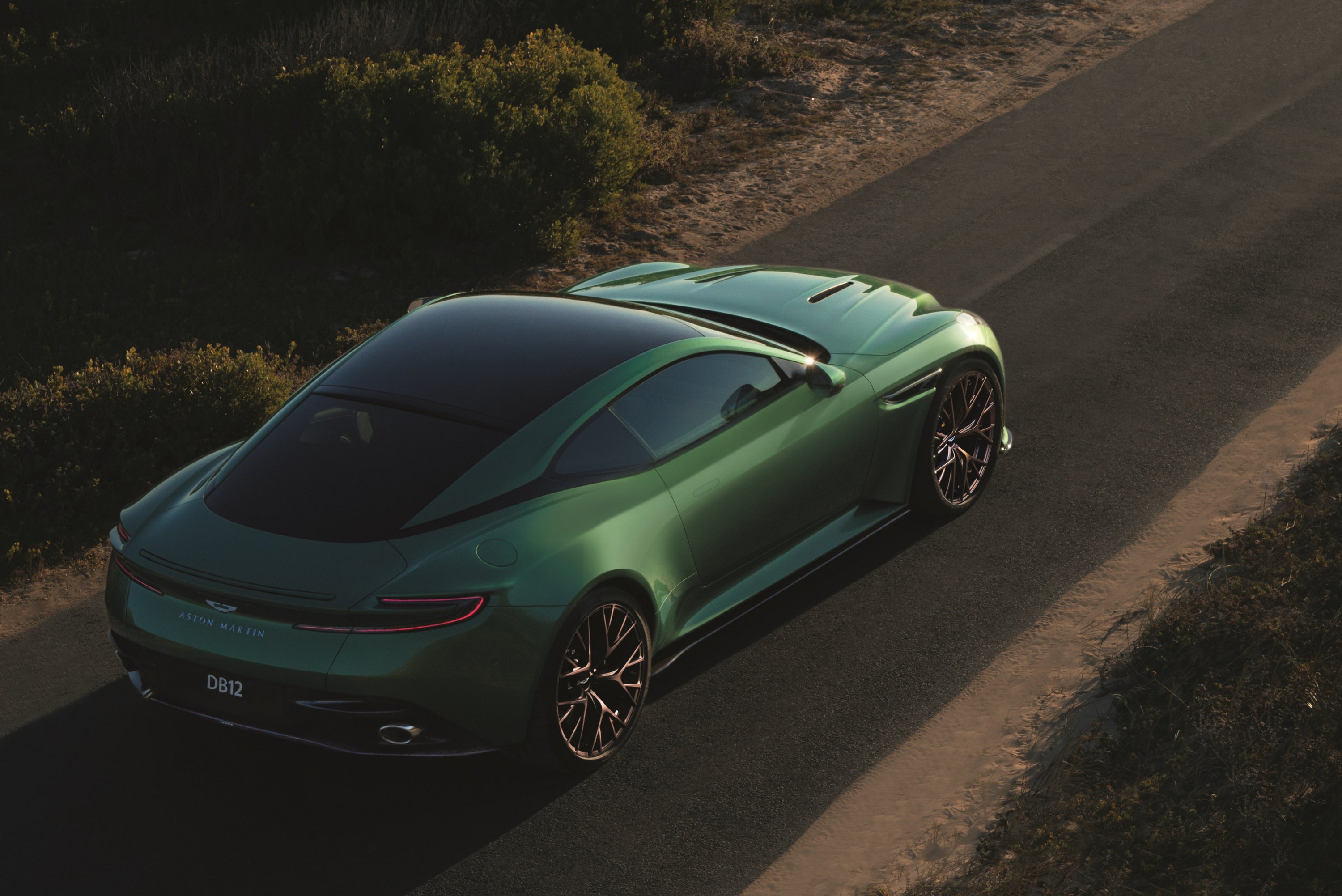 Benzinzabáló csoda maradt a legújabb Aston Martin 3