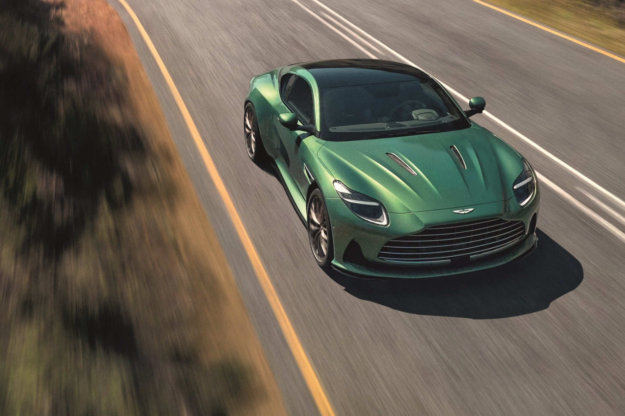 Benzinzabáló csoda maradt a legújabb Aston Martin 6