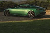 Benzinzabáló csoda maradt a legújabb Aston Martin 46