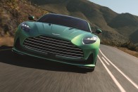 Benzinzabáló csoda maradt a legújabb Aston Martin 58