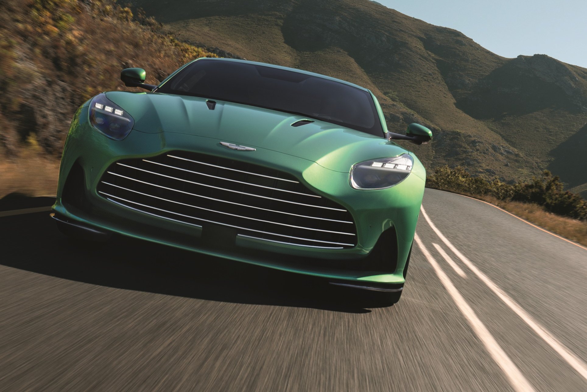 Benzinzabáló csoda maradt a legújabb Aston Martin 24