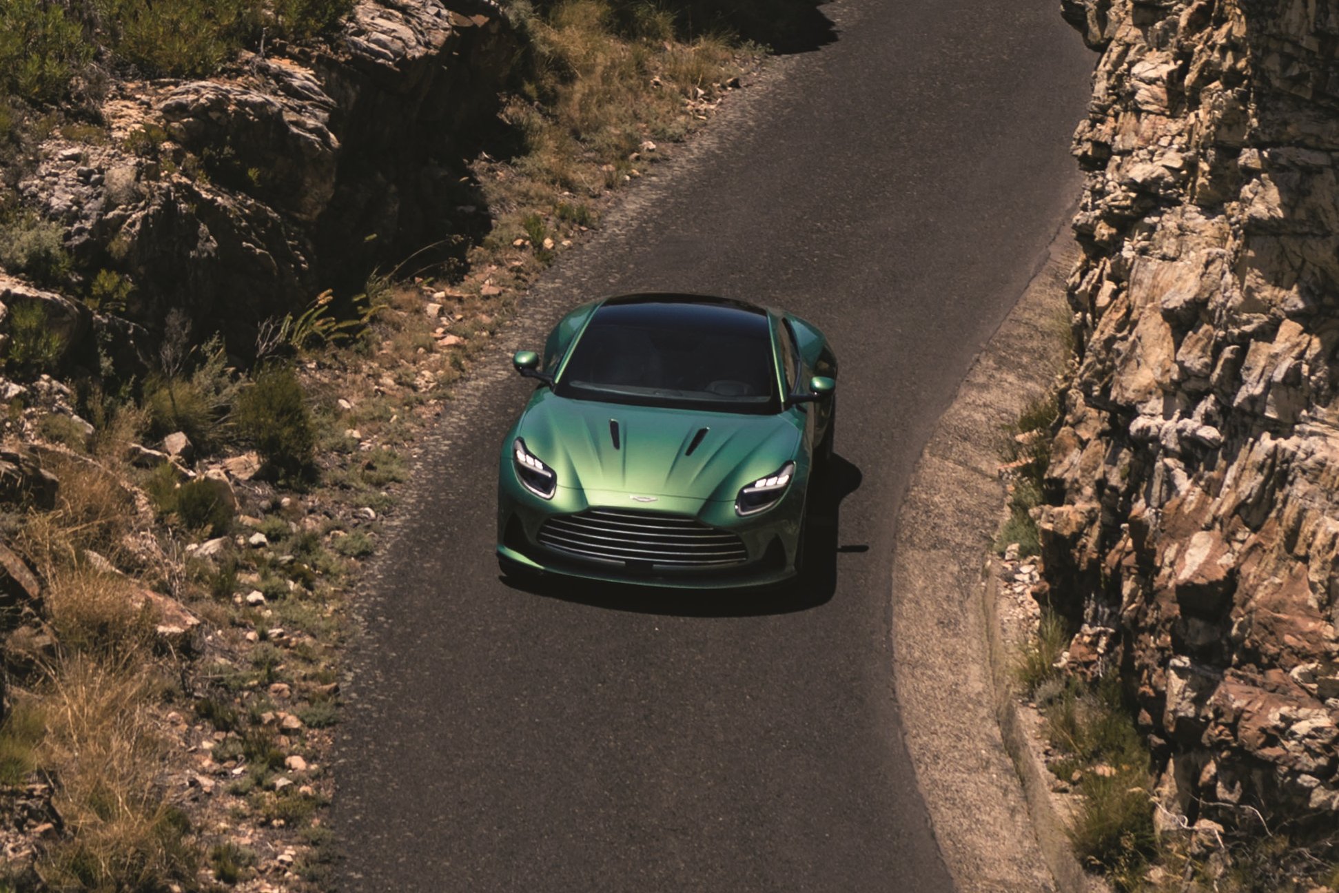 Benzinzabáló csoda maradt a legújabb Aston Martin 28