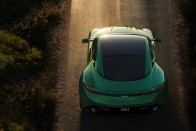 Benzinzabáló csoda maradt a legújabb Aston Martin 63