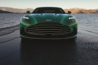 Benzinzabáló csoda maradt a legújabb Aston Martin 66