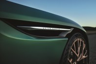 Benzinzabáló csoda maradt a legújabb Aston Martin 69
