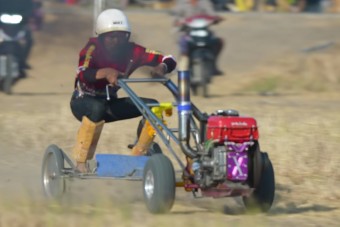 Pokoli játékszert építettek kerti csettegőkből
