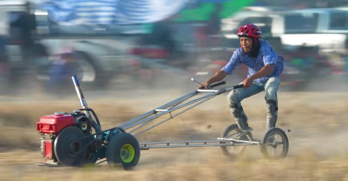 Pokoli játékszert építettek kerti csettegőkből 1