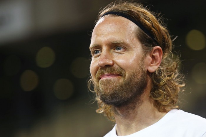 Vettel újra F1-es autót vezet