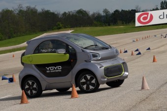 Cserélhető akkus városi mikroautó érkezett Magyarországra