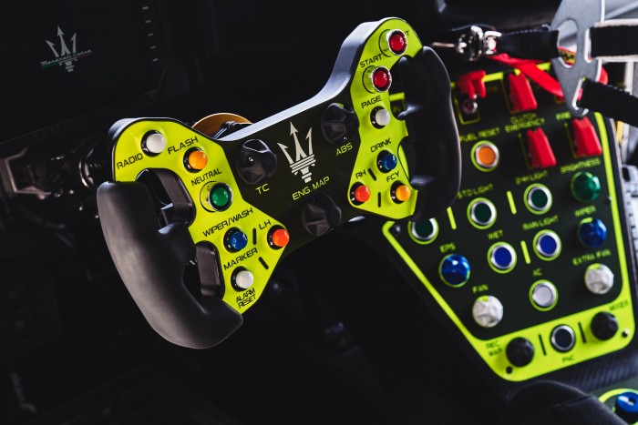 Luxuskupéból készült kőkemény versenyautó 7