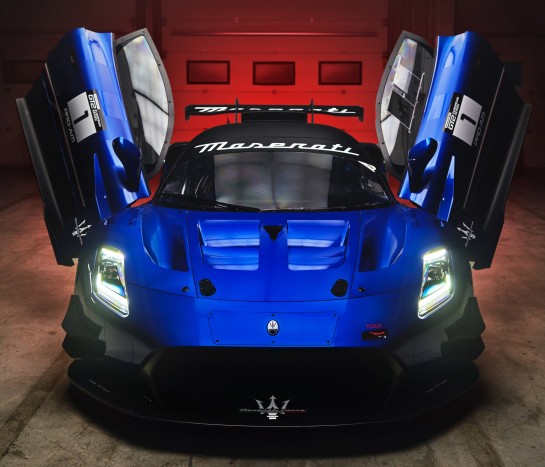 Luxuskupéból készült kőkemény versenyautó 9